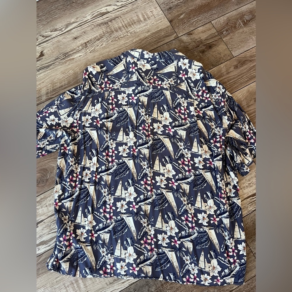 Island Passport Men’s Shirt
Size 2xl - Picture 3 of 3